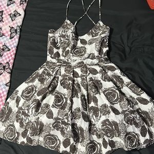 Forever 21 black and white rose dress size small